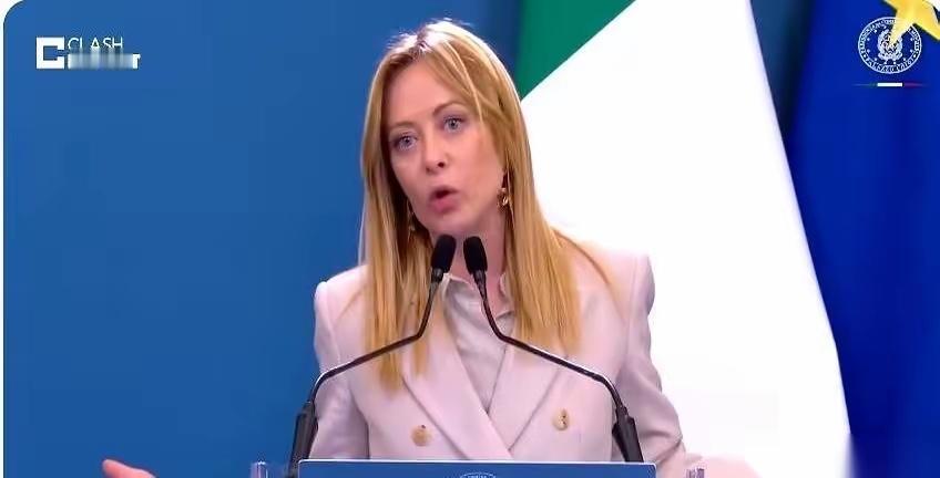 意大利女总理梅洛尼，对着一堆镜头，突然扔出了一个名字。意大利女总理梅洛尼当着