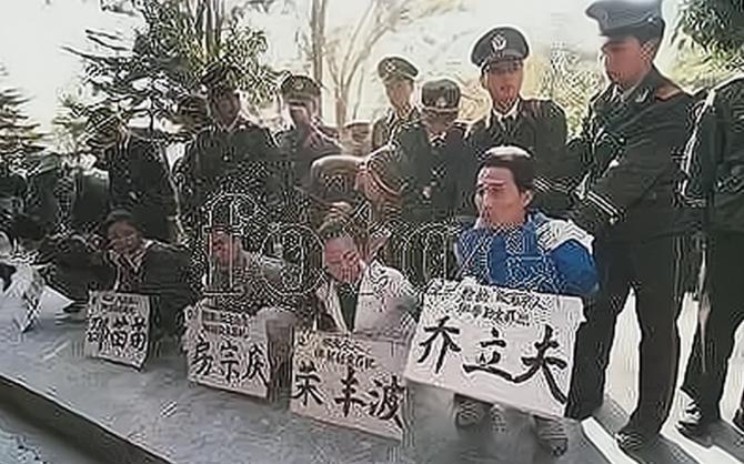 🌞1995年，“全国散打冠军”乔立夫，被押往了东莞郊外刑场，镜头里的他虽然