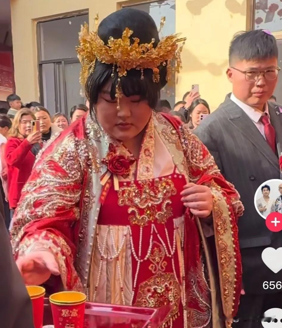 大衣哥女儿朱雪梅大婚，陪嫁一曝光，网友都直呼太实在了！根据现场真实情况，大衣哥