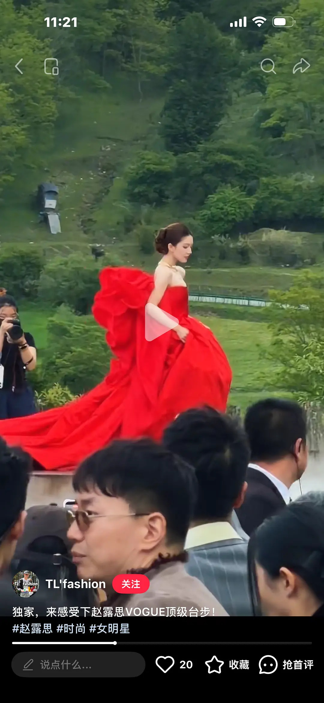 她怎么拍照都是右脸？？？
