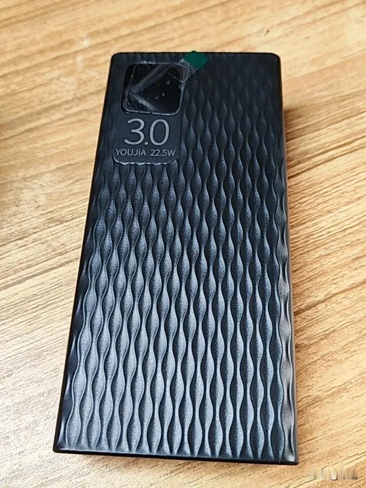 我有一事不明。我新买的充电宝感觉有许多缺陷，我就想和我原来的充电宝比对一下。