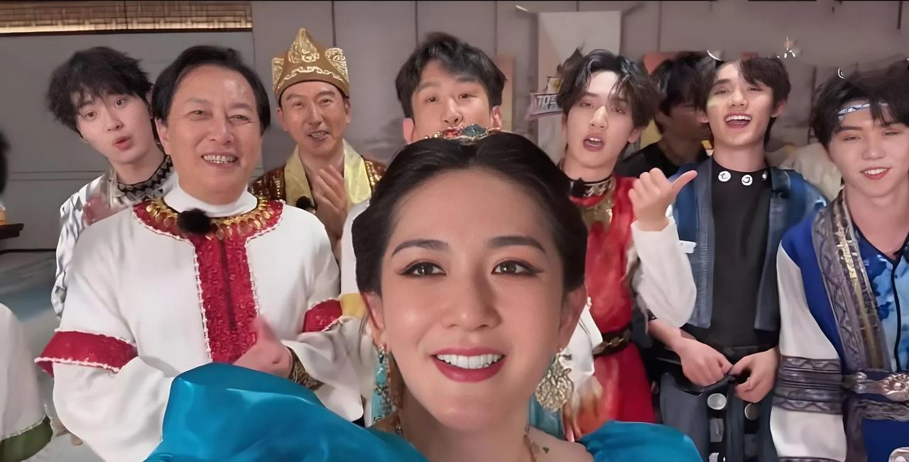 谢娜晒出一段视频，就能看出在娱乐圈的地位！5月7日，凌晨，谢娜在社交平台晒出一