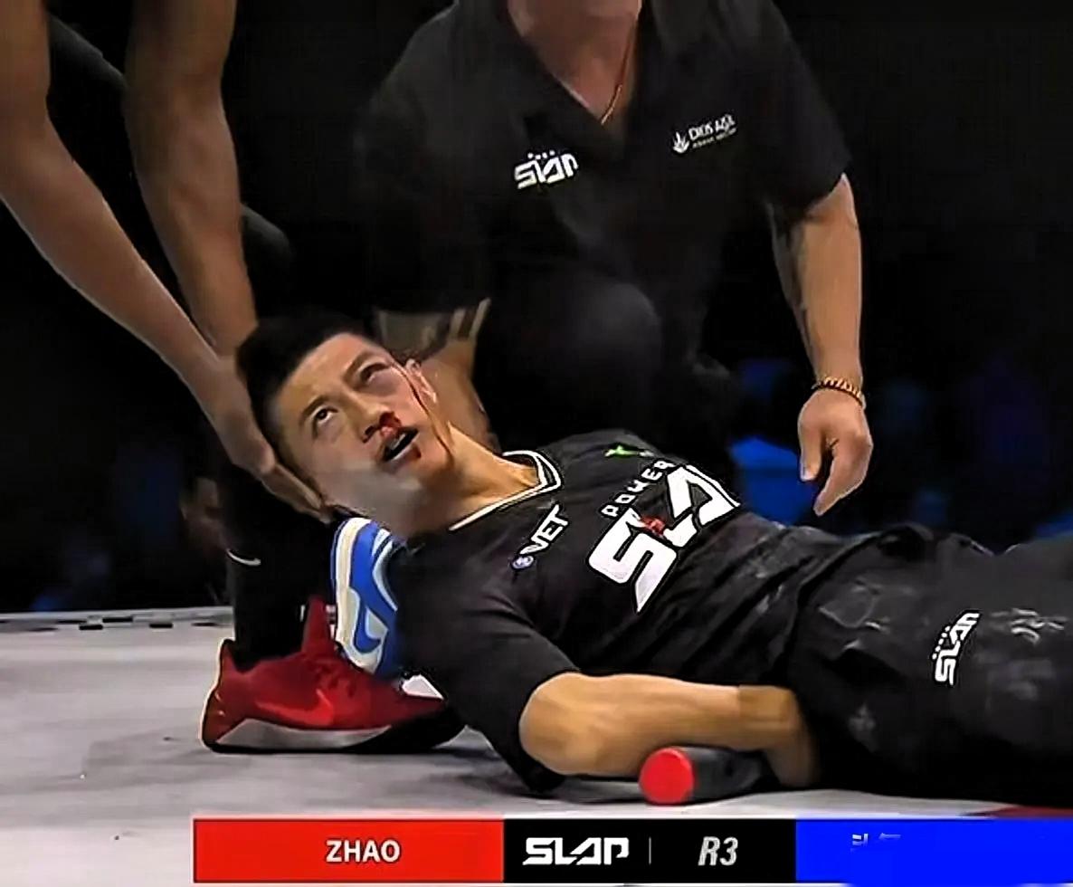 真是气炸了！通背拳传人赵鸿刚这场比赛输得也太憋屈，对手全程耍阴招，哪有半点竞