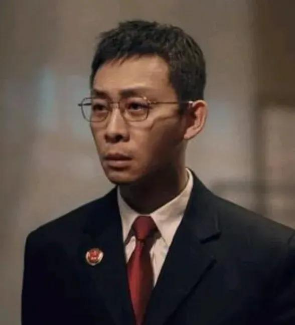 追剧《以法之名》洪亮、李人骏这两个男人太不容易了，他俩会大义不亲吗？
