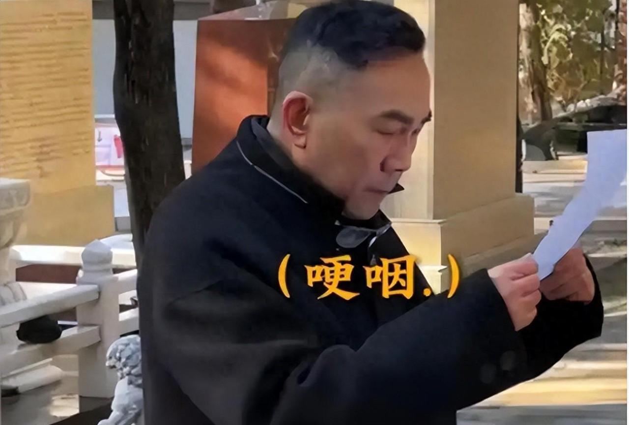 相声界的规矩还能这么玩？直播间里侯耀华轻飘飘甩出这句话，瞬间炸翻全网。这位75