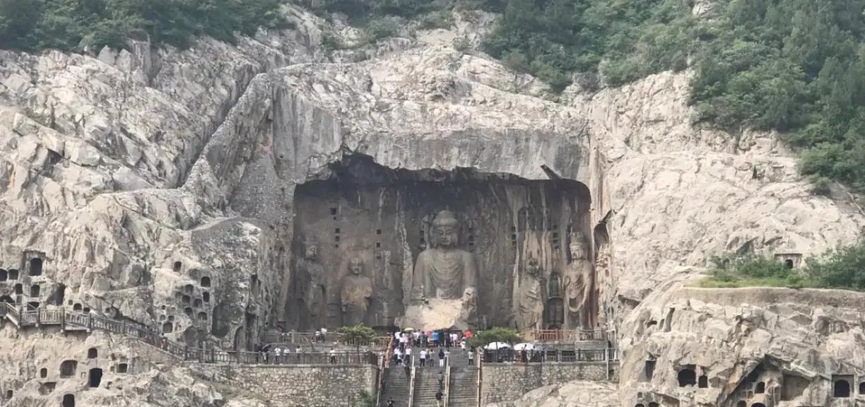 别再吹嘘老君山是什么洛阳第一名胜景区了？龙门石窟才是当之无愧的第一！最近去洛阳