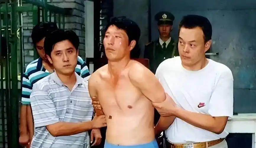 没想到手上沾了17条人命、敢抢制式步枪袭警的“新中国第一悍匪”白宝山，1