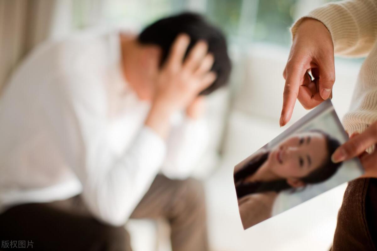 女人的直觉是很灵的，我一个同学婚后怀孕后，不知道怎么回事天天找茬，跟老公吵架。身