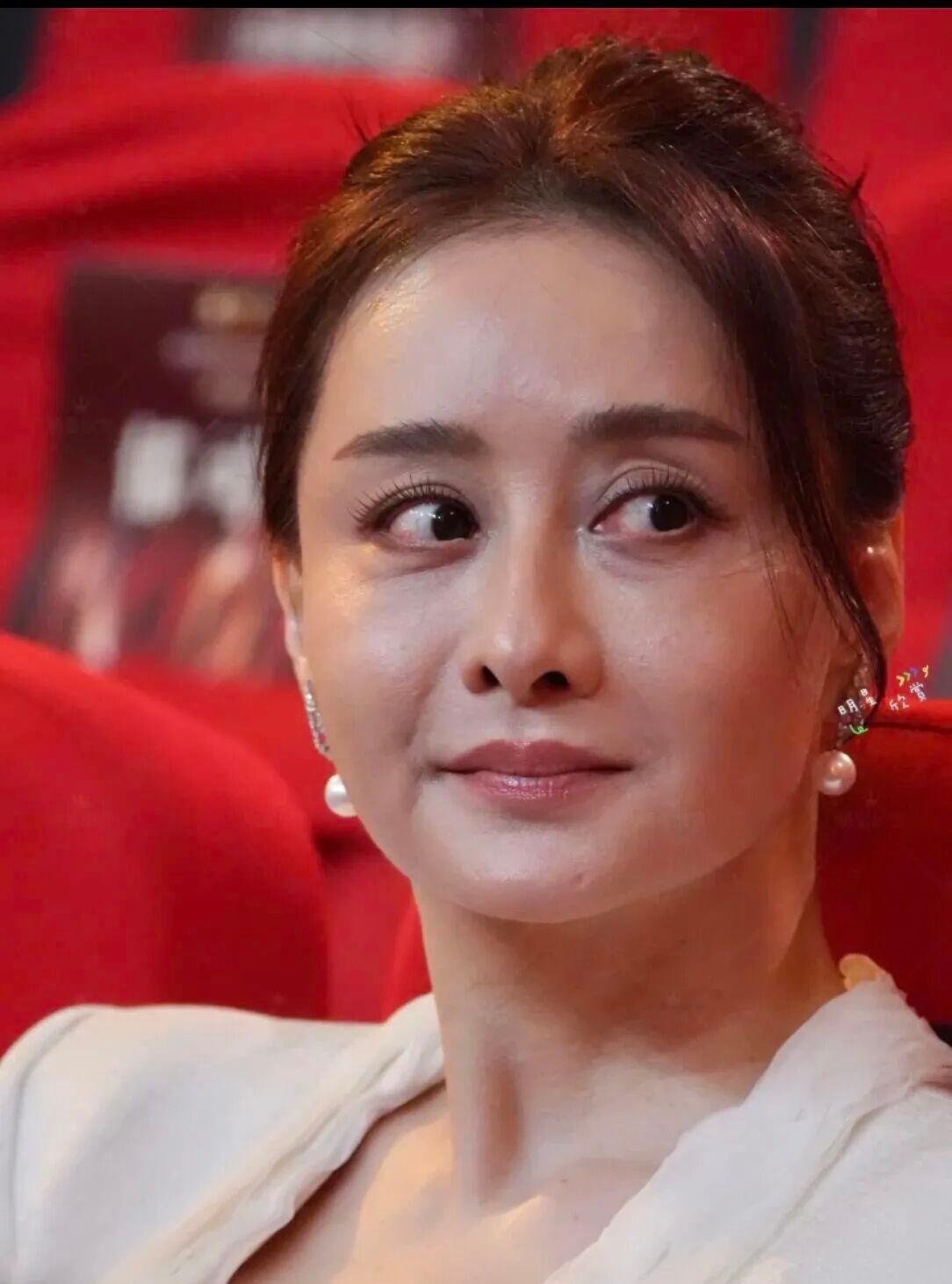 52岁的陈德容，活动生图被曝光，她真的变了你还记得陈德容这个人吗?她被认为是拥