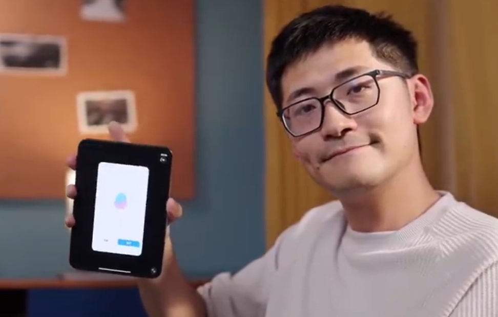 热搜第一! 微信回应不适配iPhone Duo