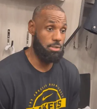 NBA常规赛后，勒布朗-詹姆斯接受了媒体的采访。谈到自己末节的表现时，詹姆斯表