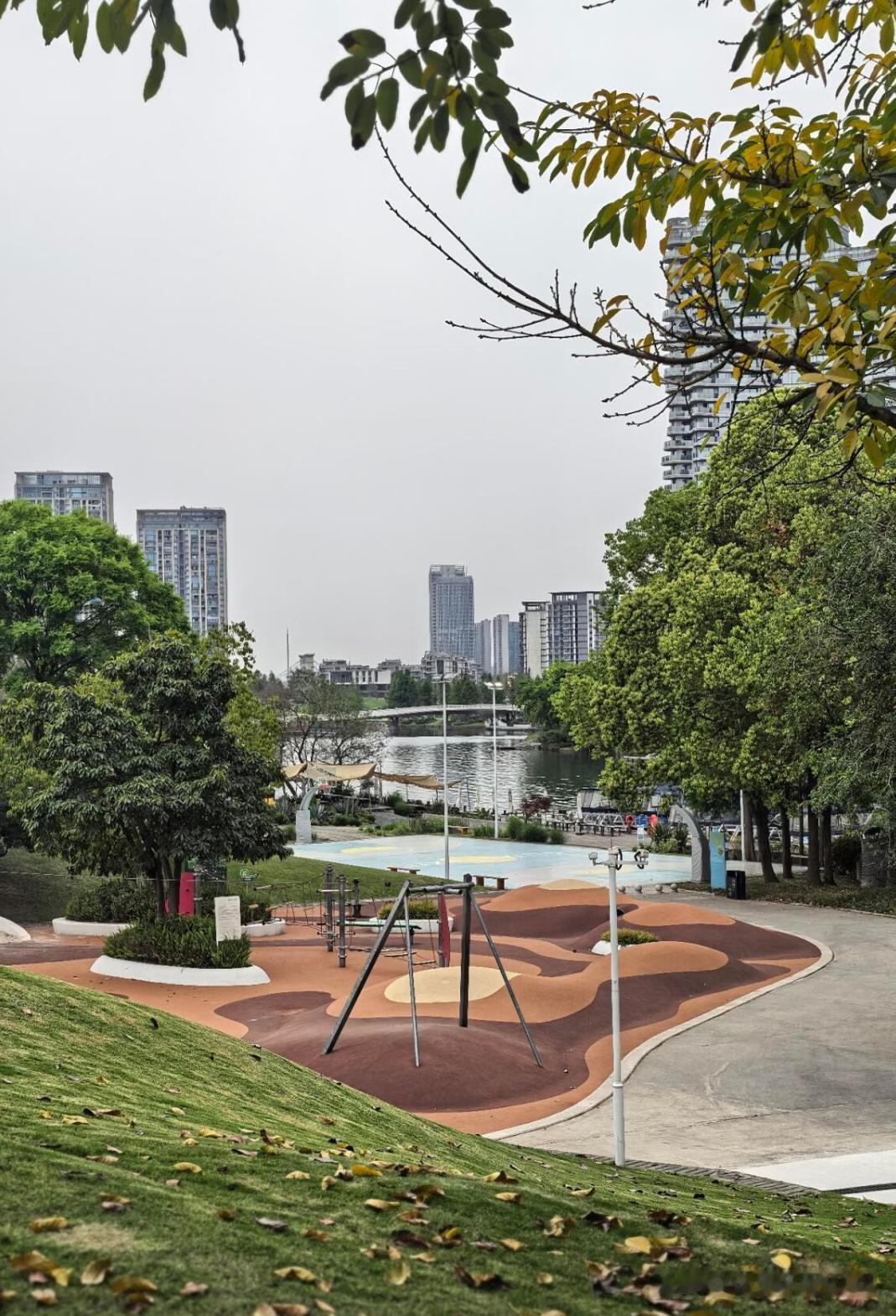 坐标成都，纯养老，买房选哪里？想给七十五岁的爸妈买套低密/低楼层的养老房，采光