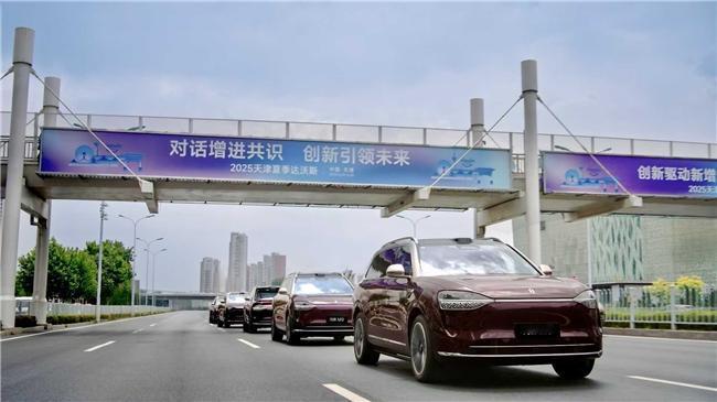 国产豪车崛起!问界M9凭什么成为达沃斯接待车?曾几何时,国内顶级豪华SUV市场