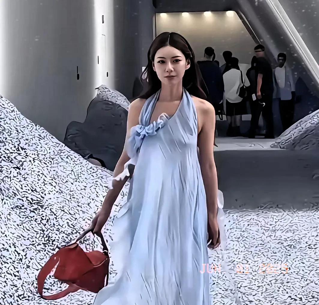 宝格丽活动里看明白了点事，明星出场费真不是盖的，花多少钱办多大事，自家人想出风头