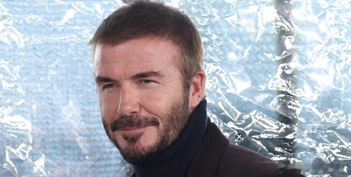 C罗贝克汉姆做客费迪南德的播客节目，谈到了自己效力皇马的岁月，并高度评价了C罗