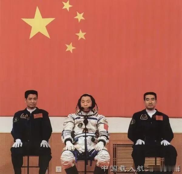 神舟二十一号将发射，中国飞天第一人：杨利伟22年后还能出征吗？2003年10月1