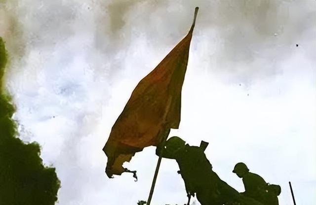 对越自卫反击战，敌方暗堡令我军束手无策，一炊事员急道：让我来何国安是广西宁明