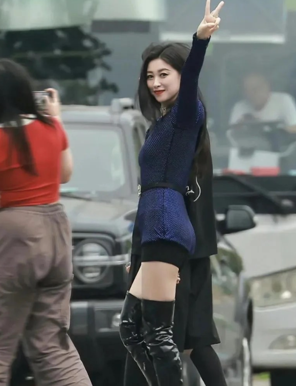 在街头如果遇到“许密语”是什么感觉？朱珠这气场真是强大，40多岁了演一个20多