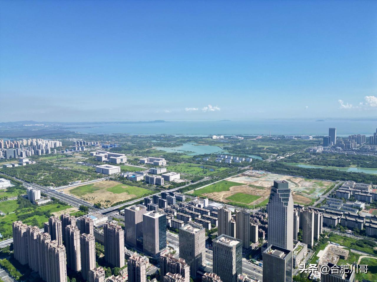 滨湖某个豪宅项目，近期要调整价格了马上成现房了，加上价格调整可能会跑一波～