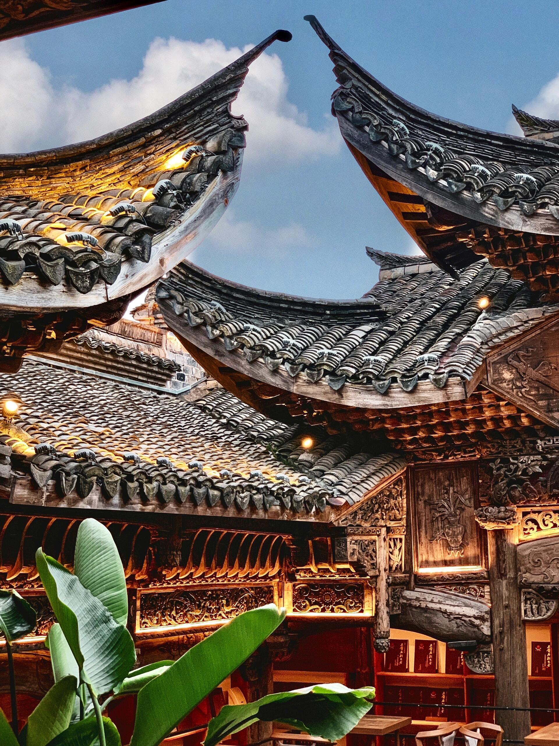 在杭州，我真的很擅长找奇奇怪怪的地方。外地的姐妹来杭州玩，找我们拍照...