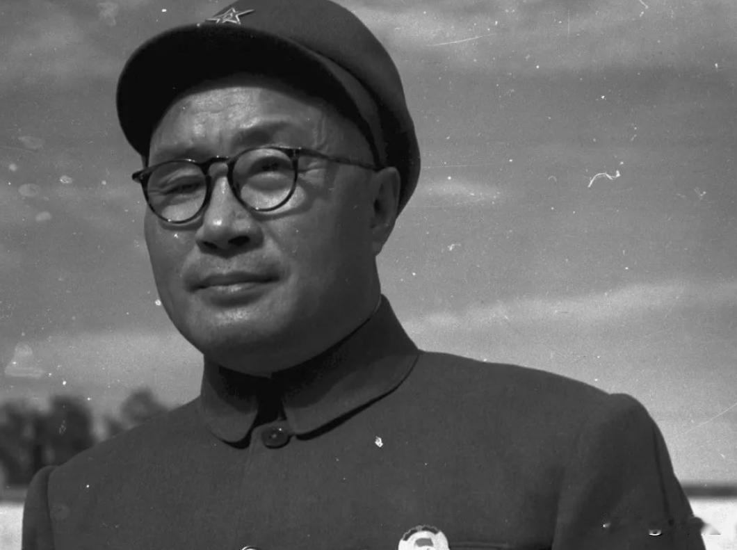 1986年刘伯承元帅在北京逝世。消息传到四川，开县县委立即派出代表赶赴北京，县委