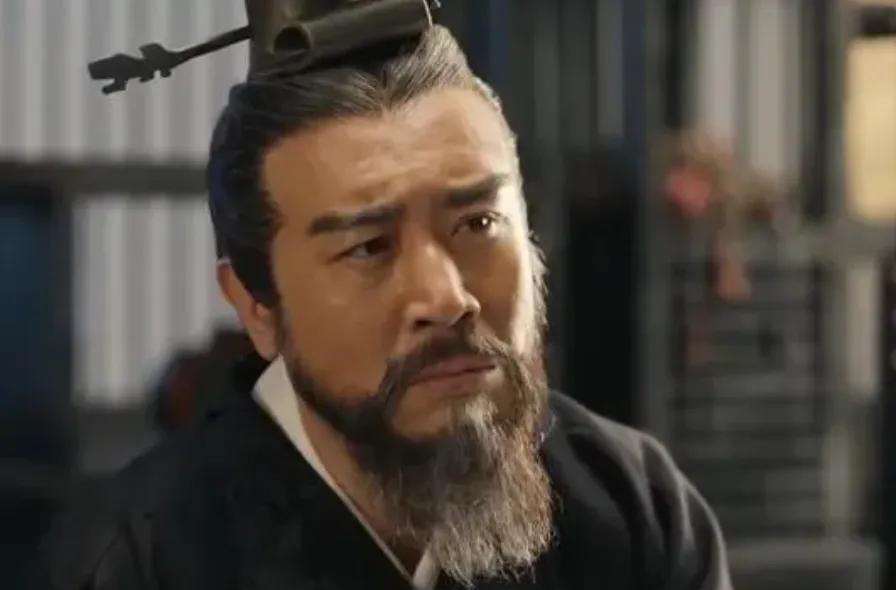 曹操将王垕秘密召到帐中，对他说：“我想向将军借一件东西，以平息众将士的怒气，请你