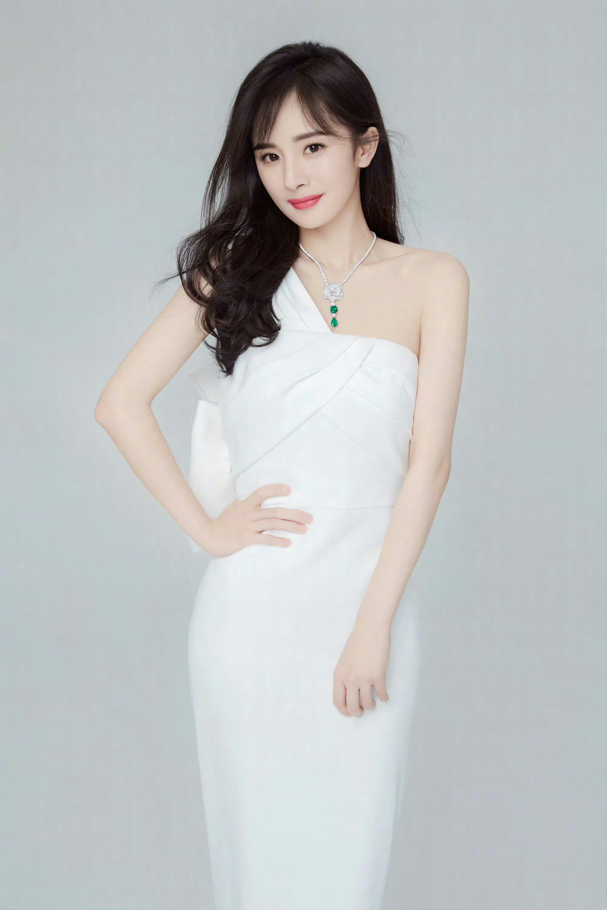 杨幂公式照，大气上档次的美。