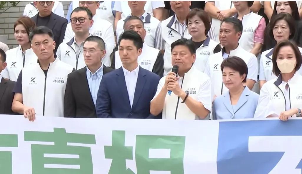 台中市长卢秀燕点名赖清德“当局有害分子”7月24日上午，台北立法院议场外的空