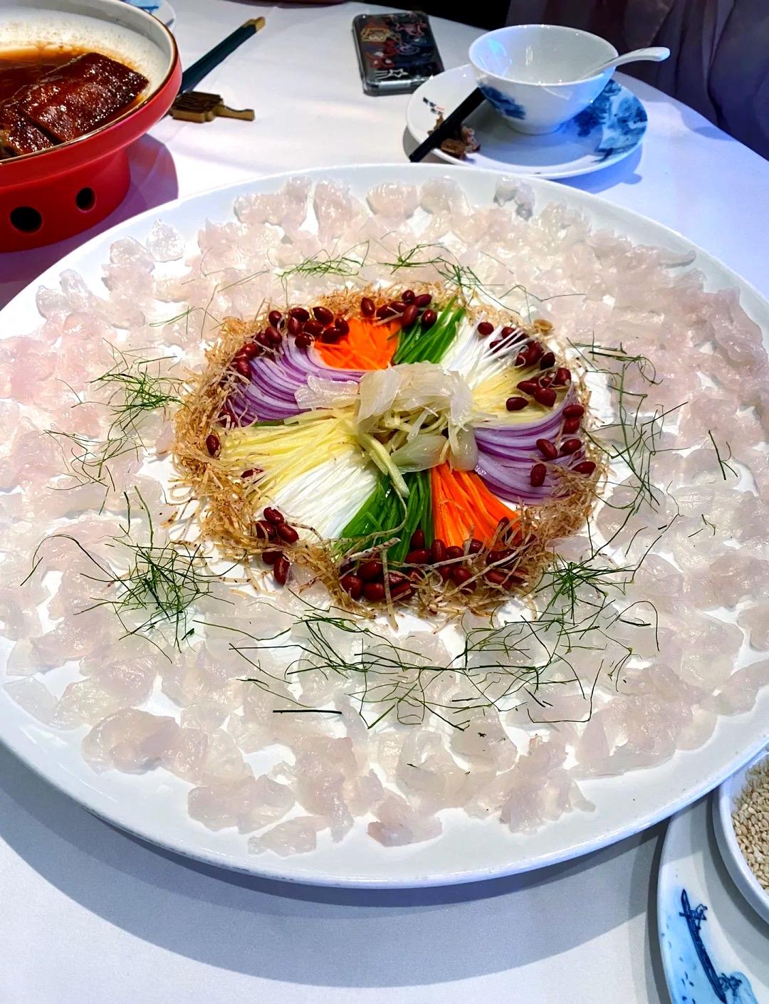 寻味顺德美食渔村（老字号连锁，不是单店），主打园林环境+顺德菜/早茶/鱼生。下面