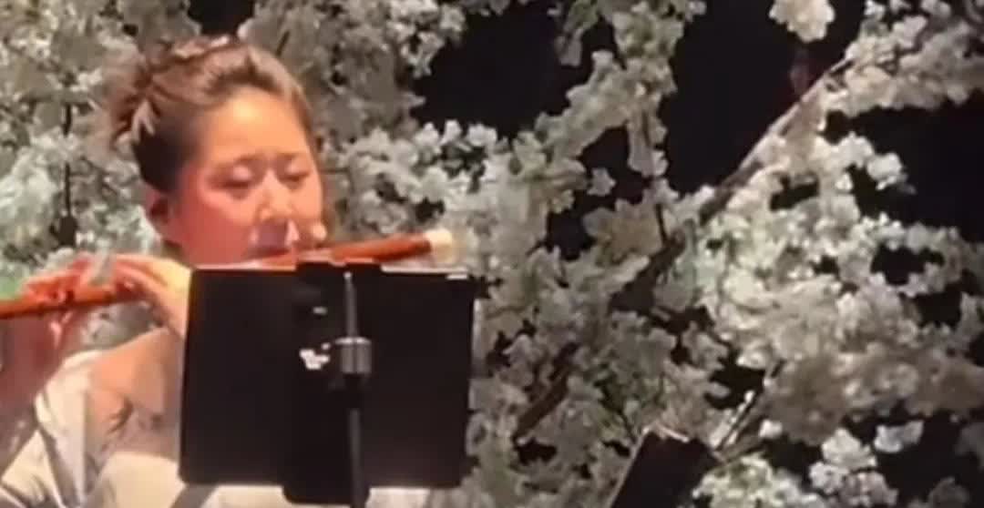 刀郎硬是把演唱会开成了音乐学院的实习基地。不仅有川音徐子尧，也有上音和中央音乐学