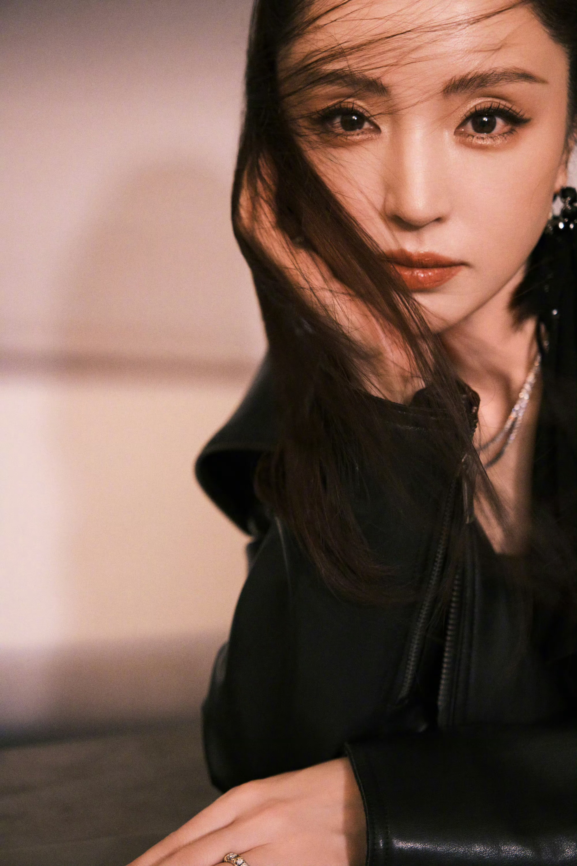 董璇让粉丝相亲带上小酒窝小酒窝就是很暖心哦，谁能不喜欢。