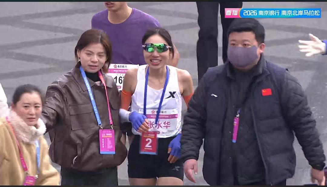 能看得出来，张水华这笑容是复杂的，有失望、有不甘，也有无奈。3月8日上午，2