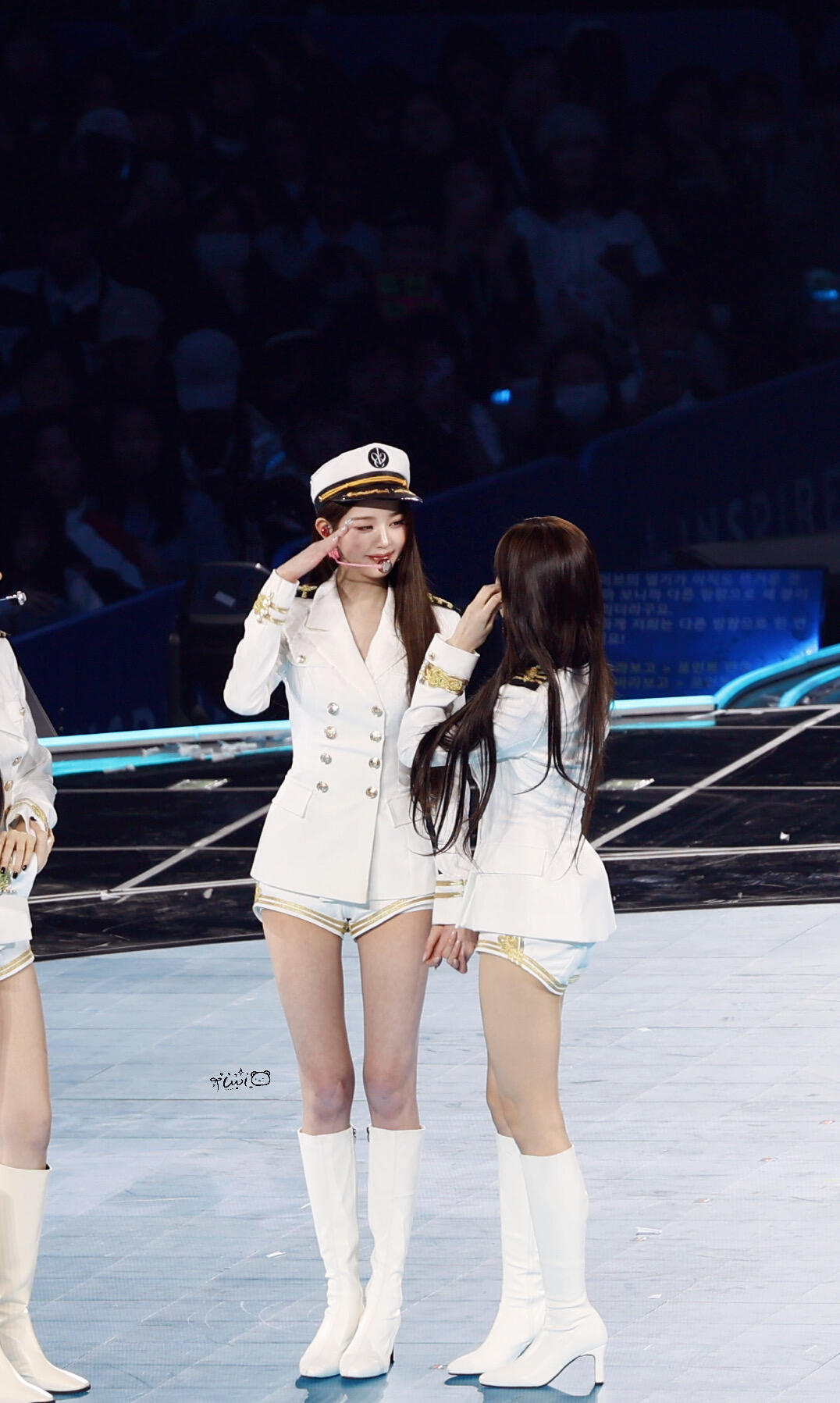 天呐你们看2p的眼神魂都要被这个元英酱勾走了…..