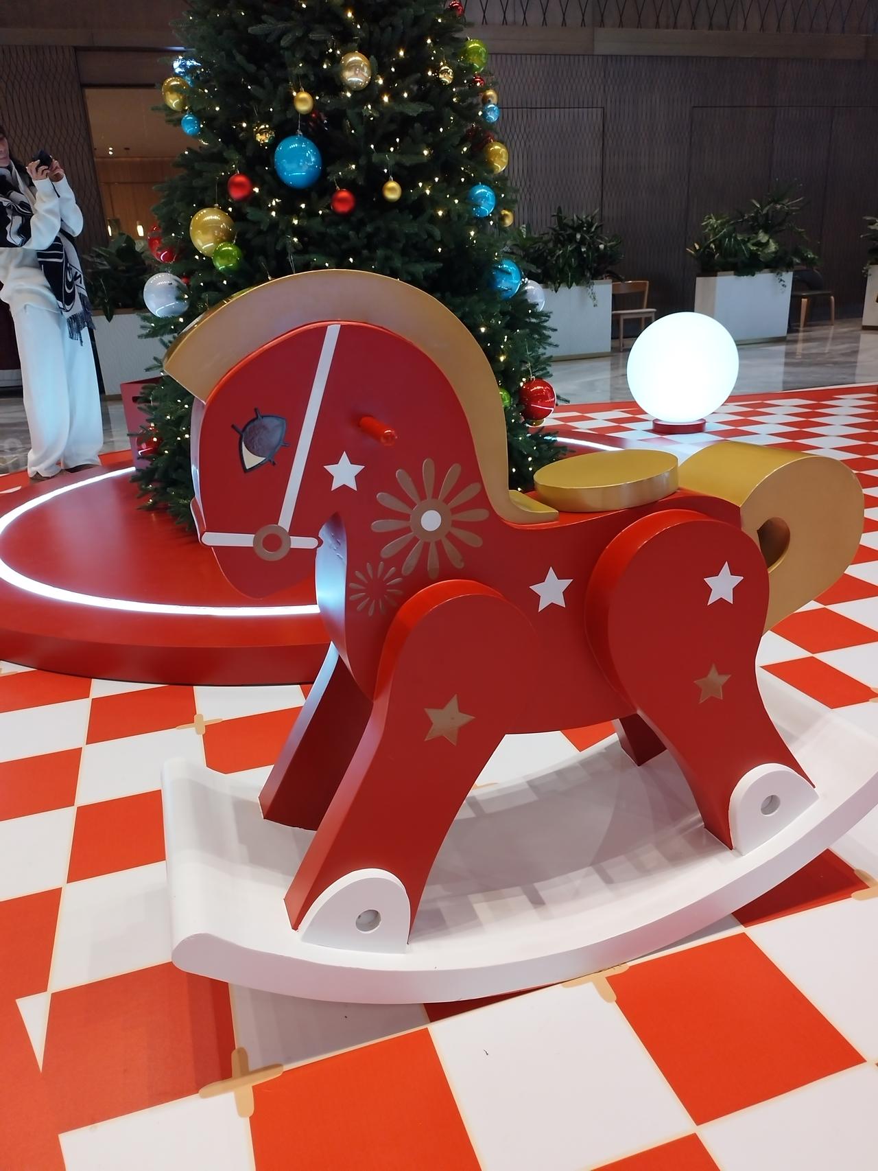 看看这个年薪一百八十多万的姑娘生日是怎么过的，昨天是个普通的周五，没有豪华生日大