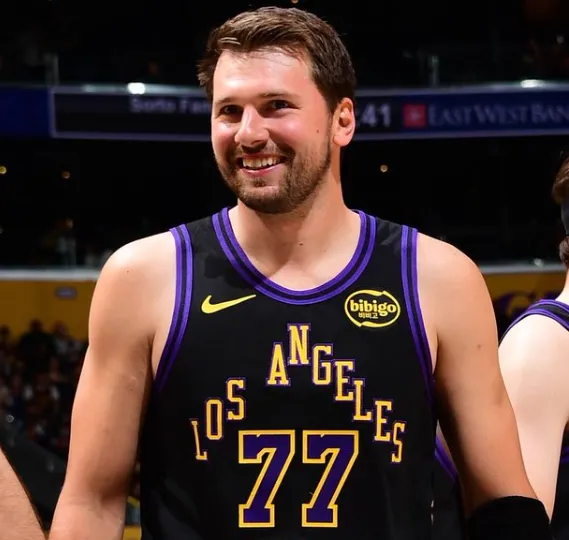 今年湖人夺冠是完美剧情，这个冠军对东子非常重要首先东子，现在nba人气王全明