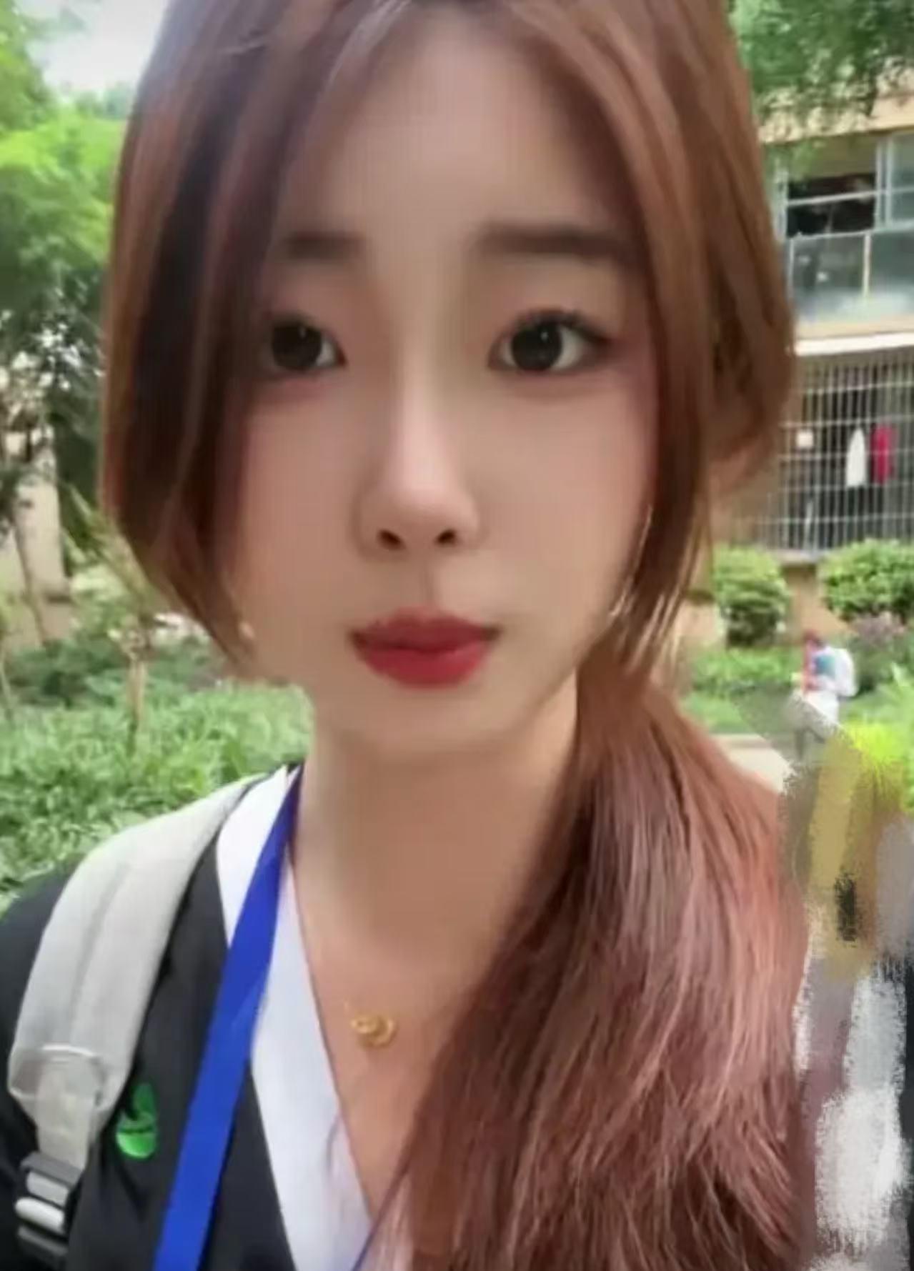 “纹身有什么错？”女孩偷偷纹了身，妈妈看见怒斥：“你是不是傻，将来嫁不出去你别哭