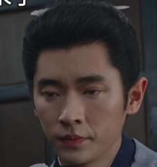 丞磊买💦吹真是笑死😂就图二这个脸你们怎么吻上的？