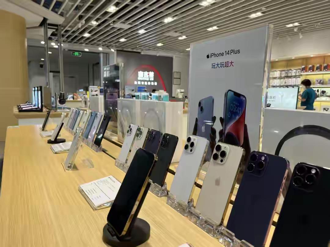 旧手机价格一夜暴涨！你扔掉的不是电子垃圾，而是一沓被忽略的钞票就在上周，张阿姨