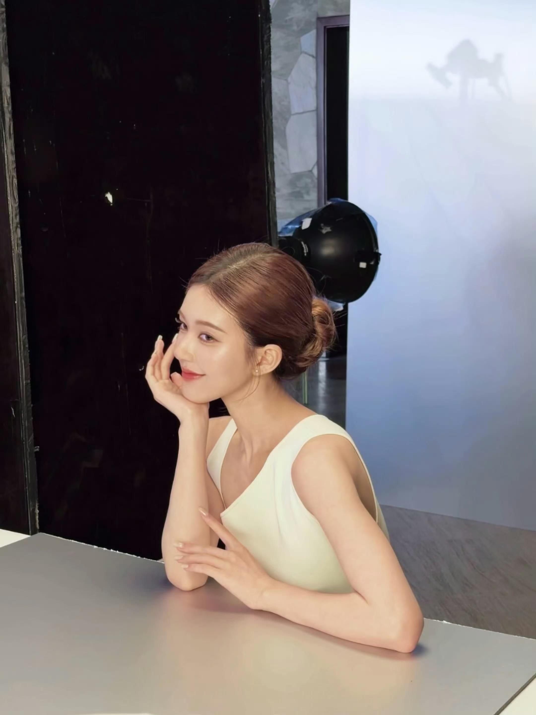 哇哦，赵露思这状态真不错啊，高贵的女王。