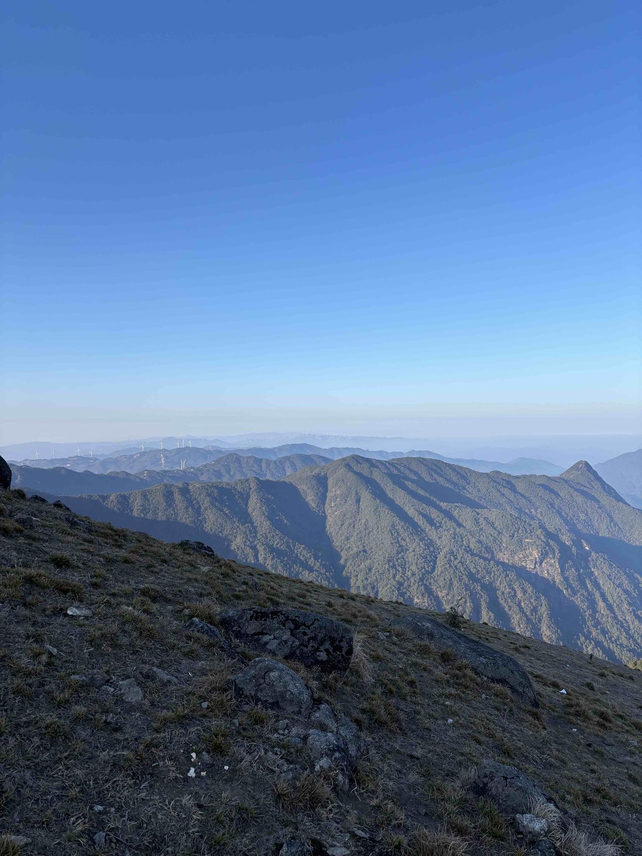 老师们其实什么都不重要，只有自己的身体最重要。单位一个老教师刚评上副高职称，高兴