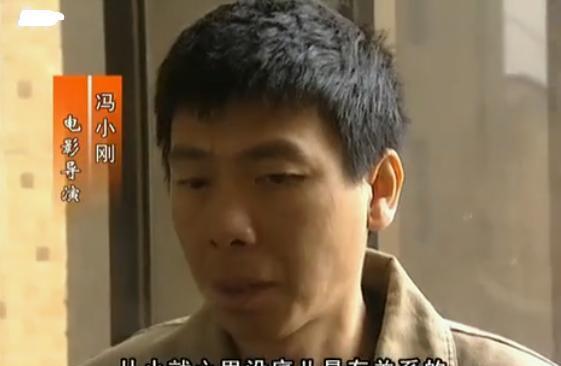 当年，冯小刚开着300万的豪车，回老家看望瘫痪多年的母亲，已经照顾母亲16年的姐