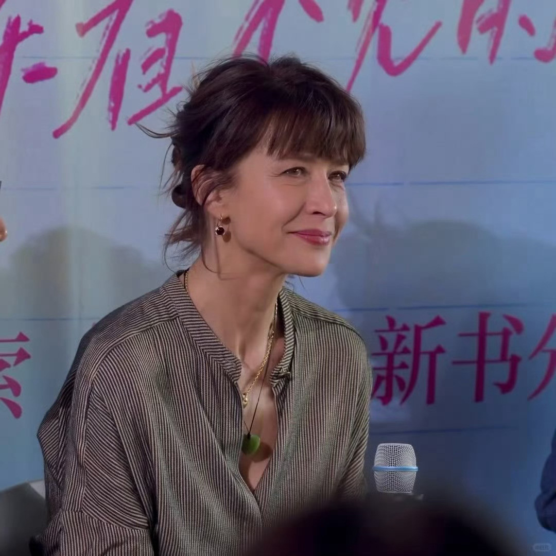 比papi更像苏菲玛索的人找到了以前觉得papi酱是苏菲玛索分索，直到看到这张