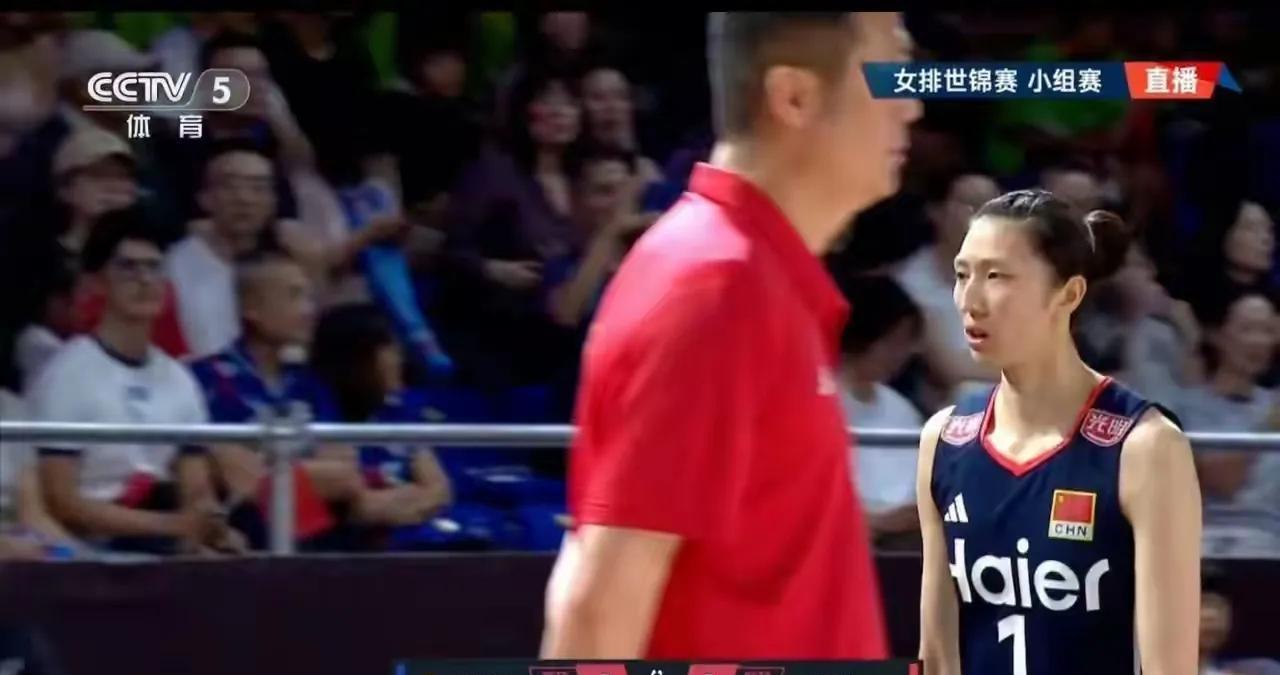 吴梦洁到底哪里受伤了？从现场的情况看大概率真的是膝盖受伤了所以才用唐欣把她