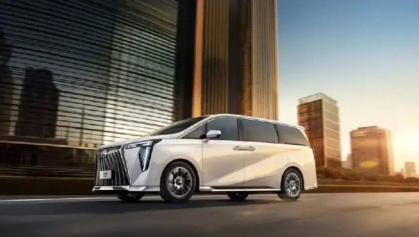 想买MPV，一直在犹豫没下手。不是因为预算不够，而是总觉得差点意思——要么配置寒