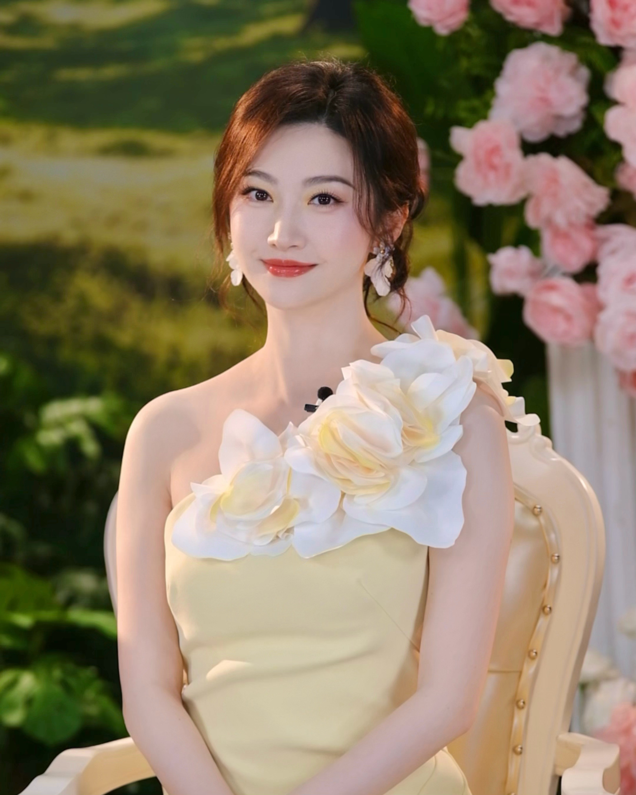 景甜给甜甜化的金盏浮光妆