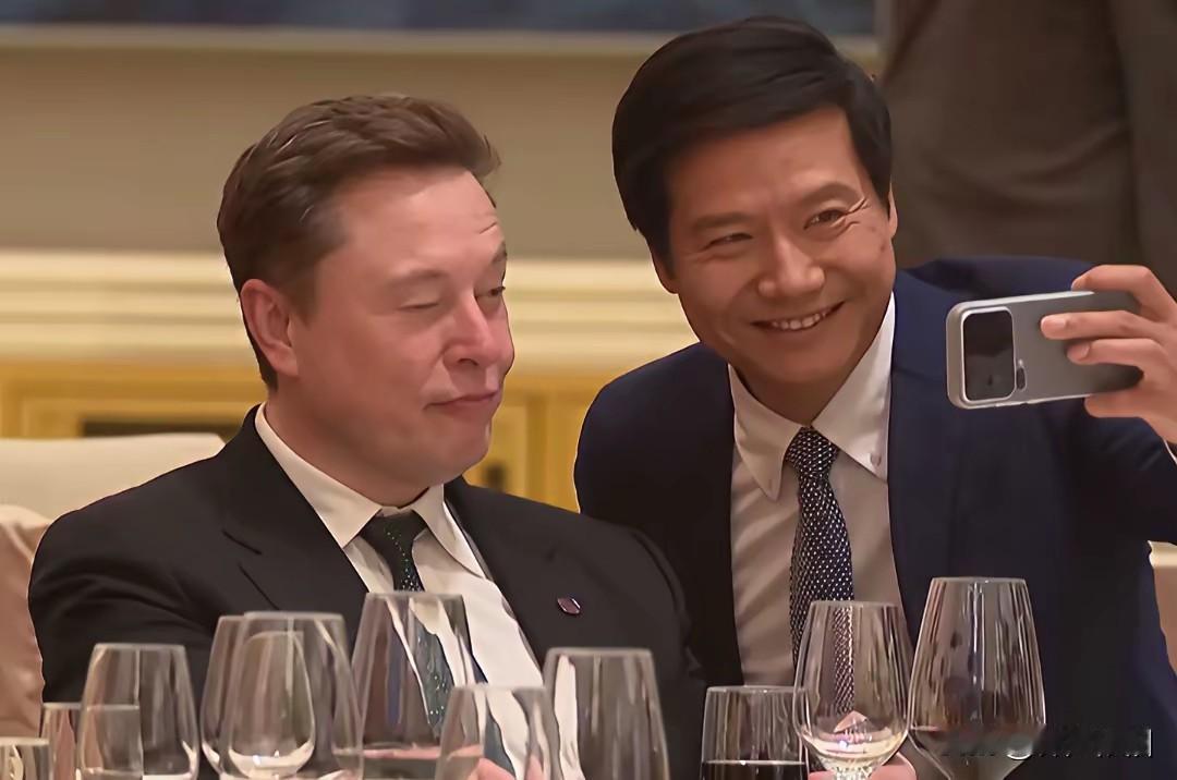 国家给你提供了一个机会，让你和世界首富拍个照，为什么你不请个摄影师，难道你还差钱
