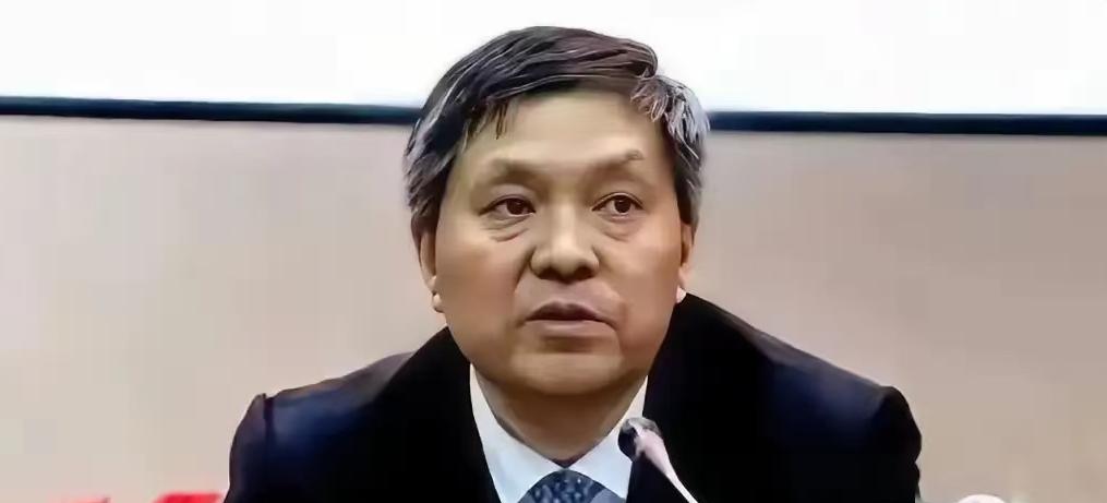 卖国贼必须彻查1200多吨国家管制的石墨，只卖了598万。算下来一吨还不到4