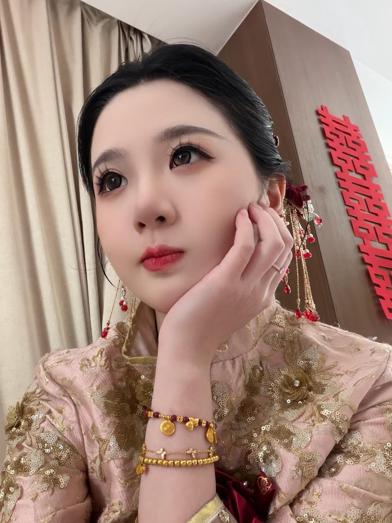 新娘子这颜值如何？还是中式新娘子装好看