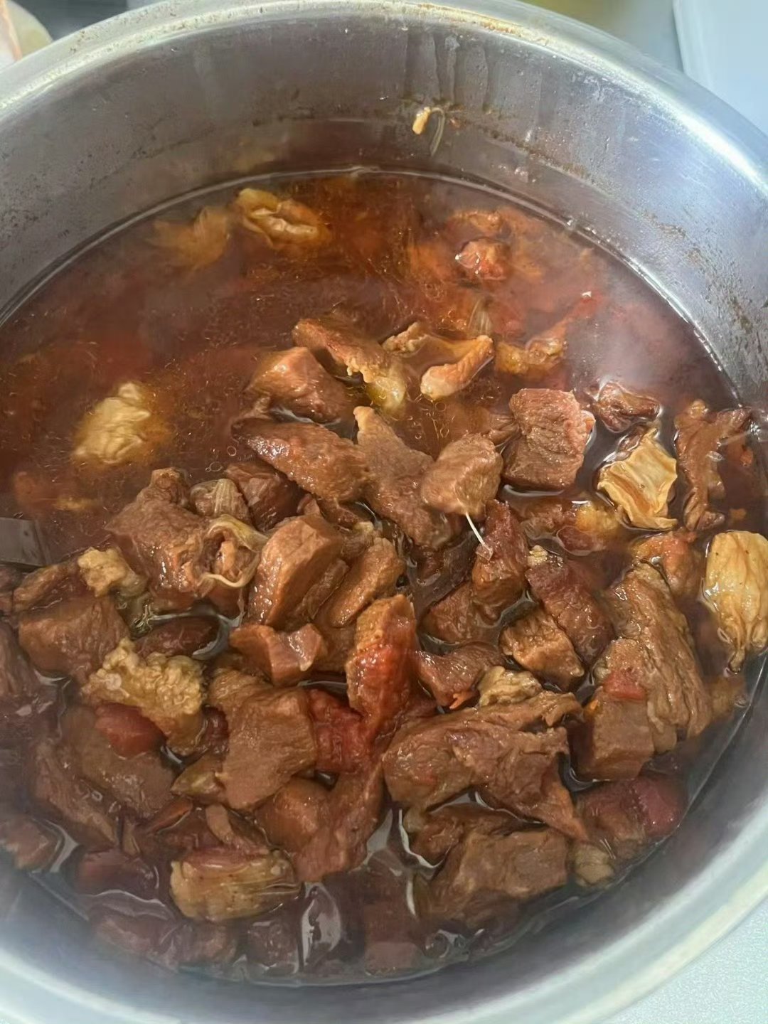 昨天中午炖的牛肉，早上用来煮面还挺好