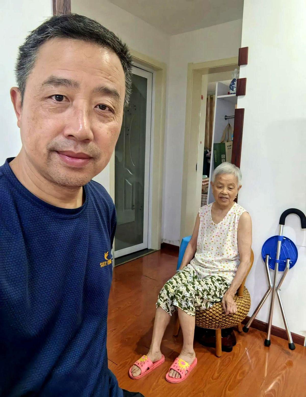 1.53亿老人不会调字体，却撑起2万亿网购他们连锁屏都怕按错，却年年在网上花